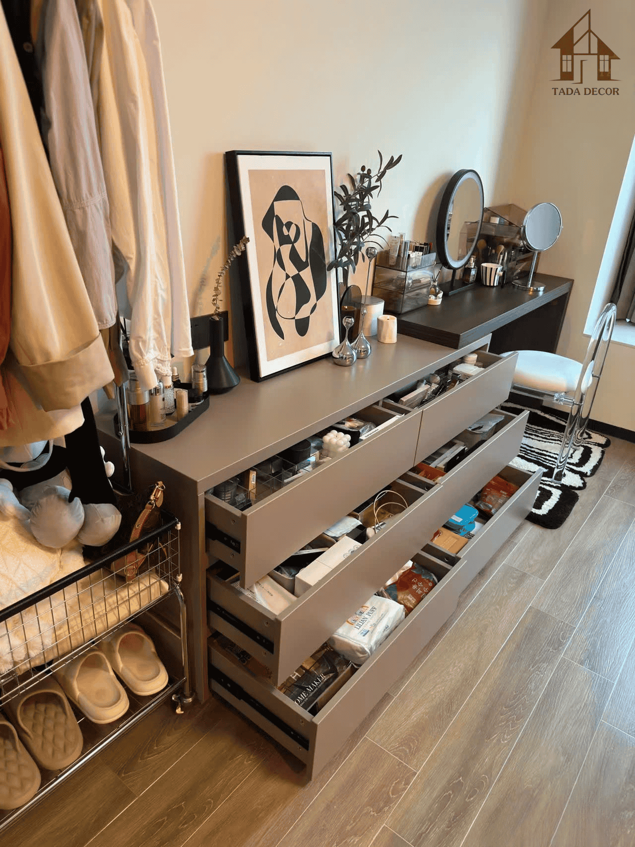 bàn trang điểm phong cách tối giản, hiện đại TADA