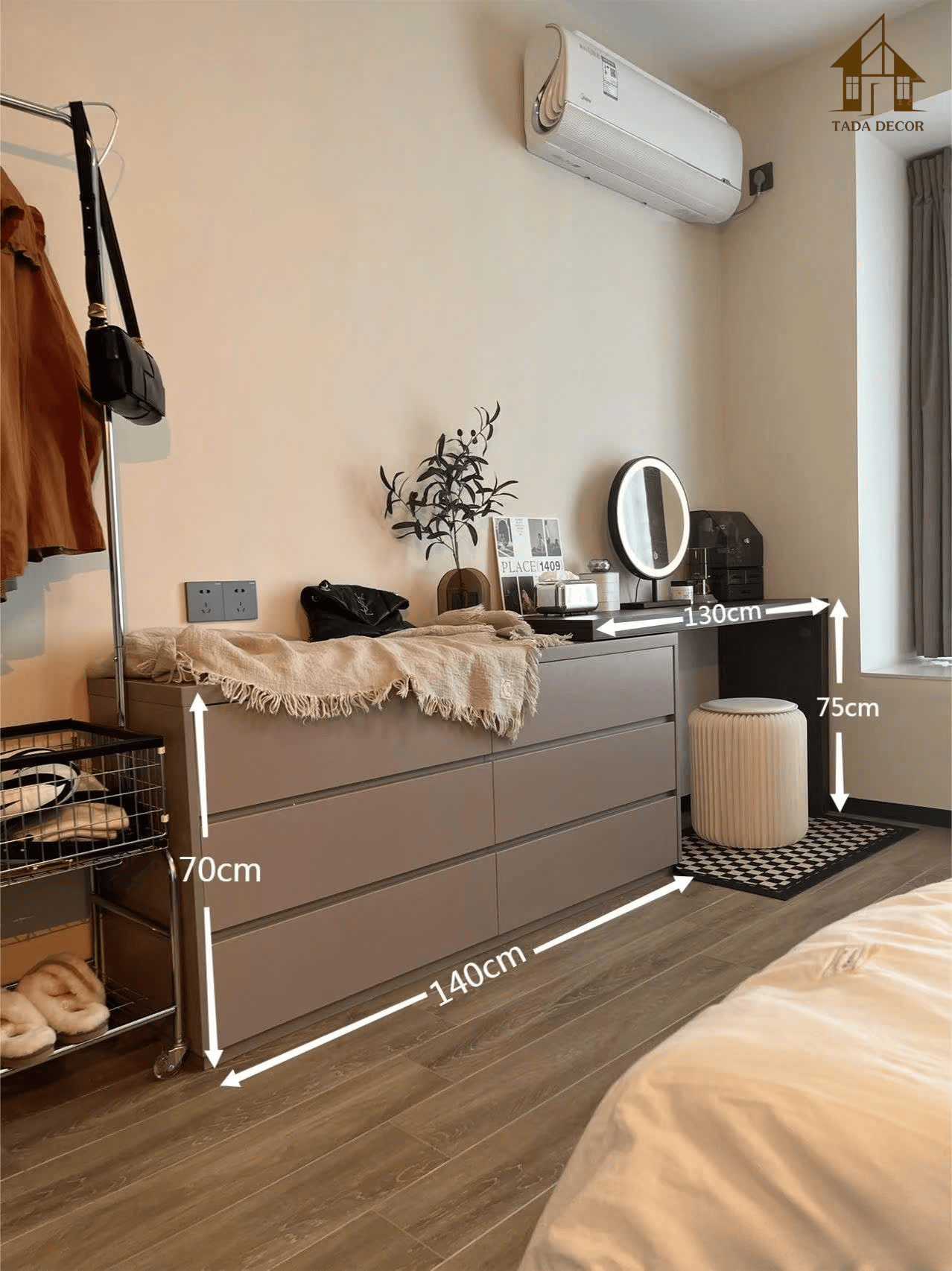 bàn trang điểm phong cách tối giản, hiện đại TADA