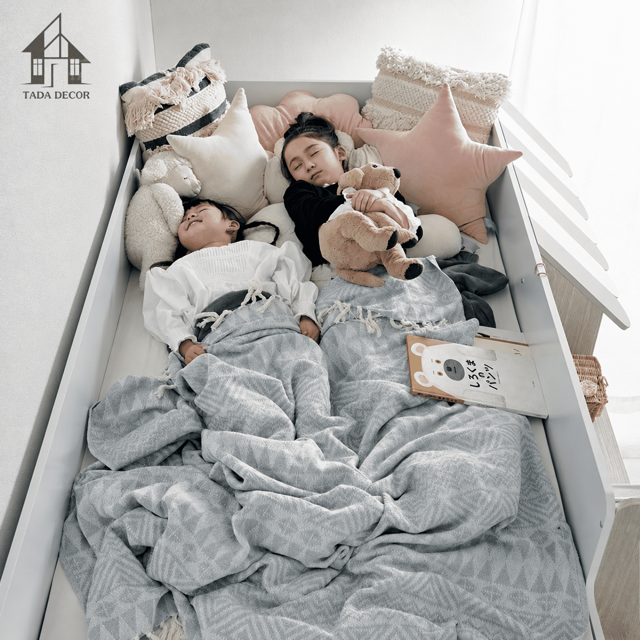 giường tầng tích hợp khu đồ chơi cho bé TADA