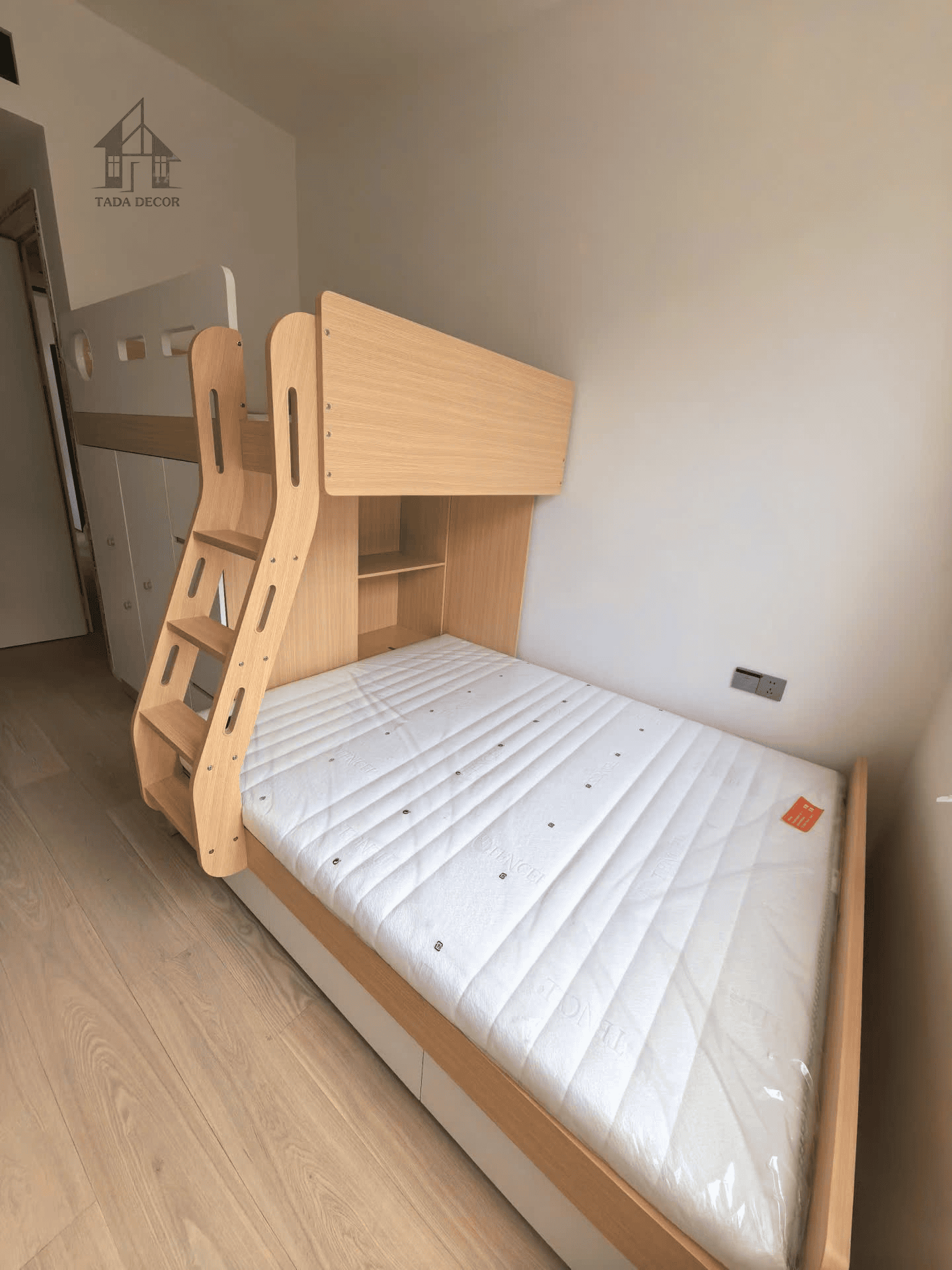 giường tầng kèm tủ cho bé