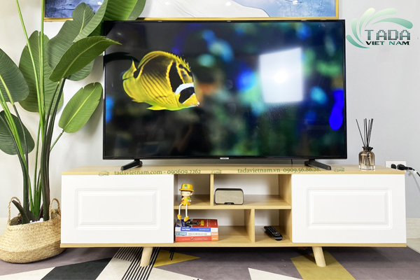 Kệ tivi cánh Pano chân gỗ tự nhiên phong cách tân cổ điển - TD 636H