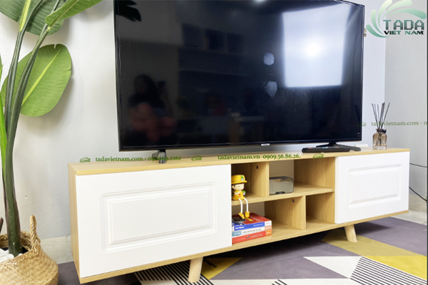 Kệ tivi cánh Pano chân gỗ tự nhiên phong cách tân cổ điển - TD 636H