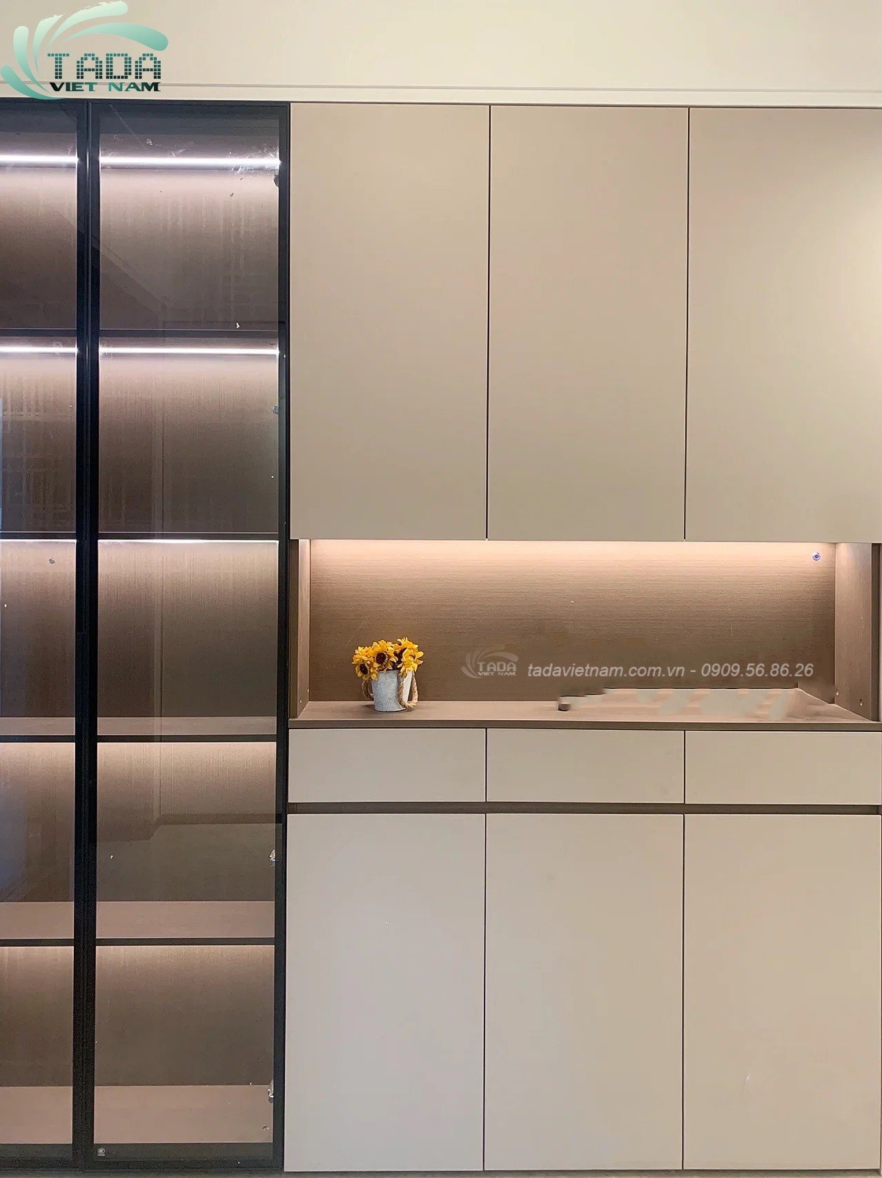 Tủ rượu phòng khách đẹp, hiện đại chất liệu gỗ MDF thương hiệu TADA- TDTR19