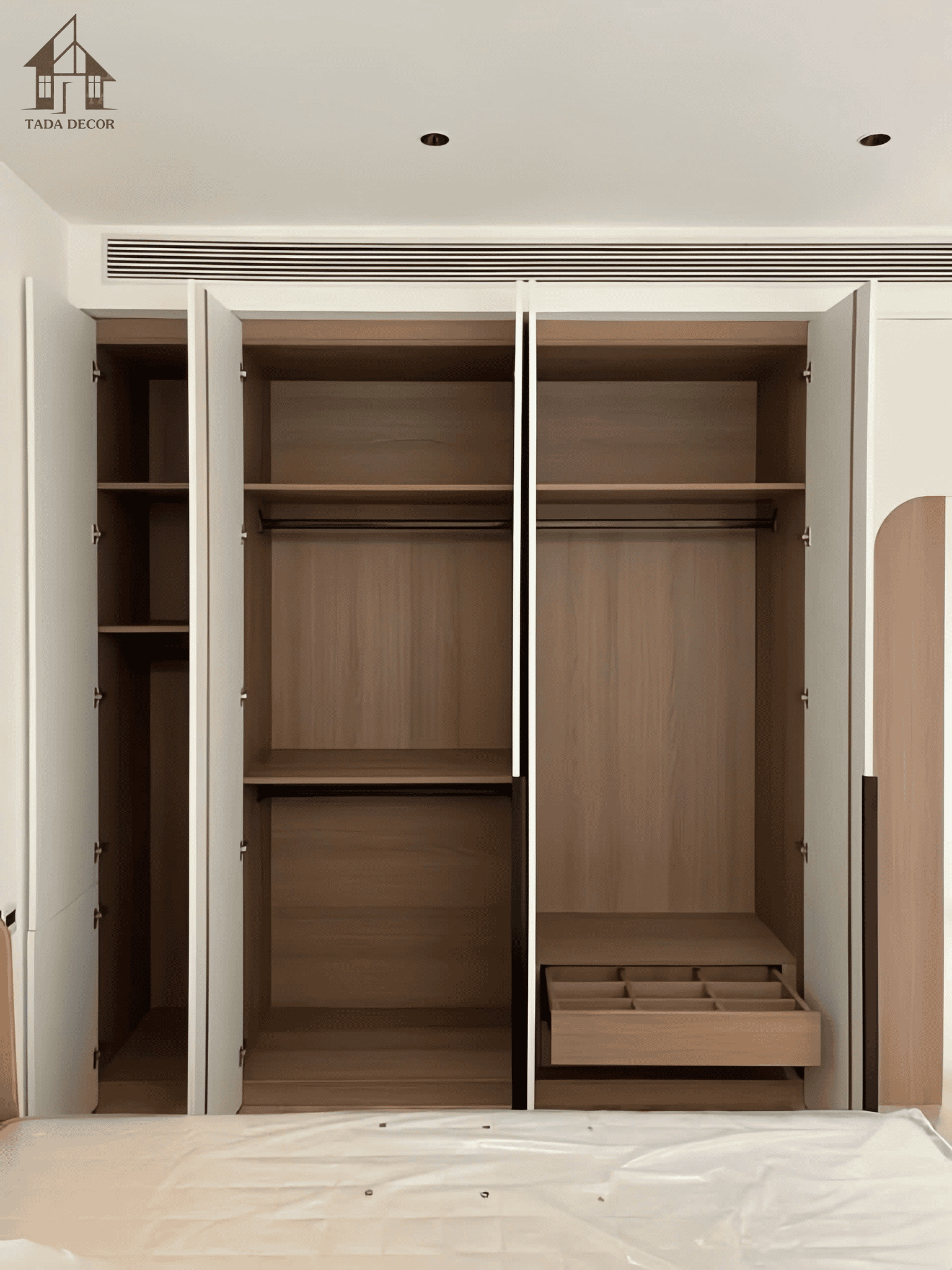 tủ quần áo gỗ mdf kịch trần TADA