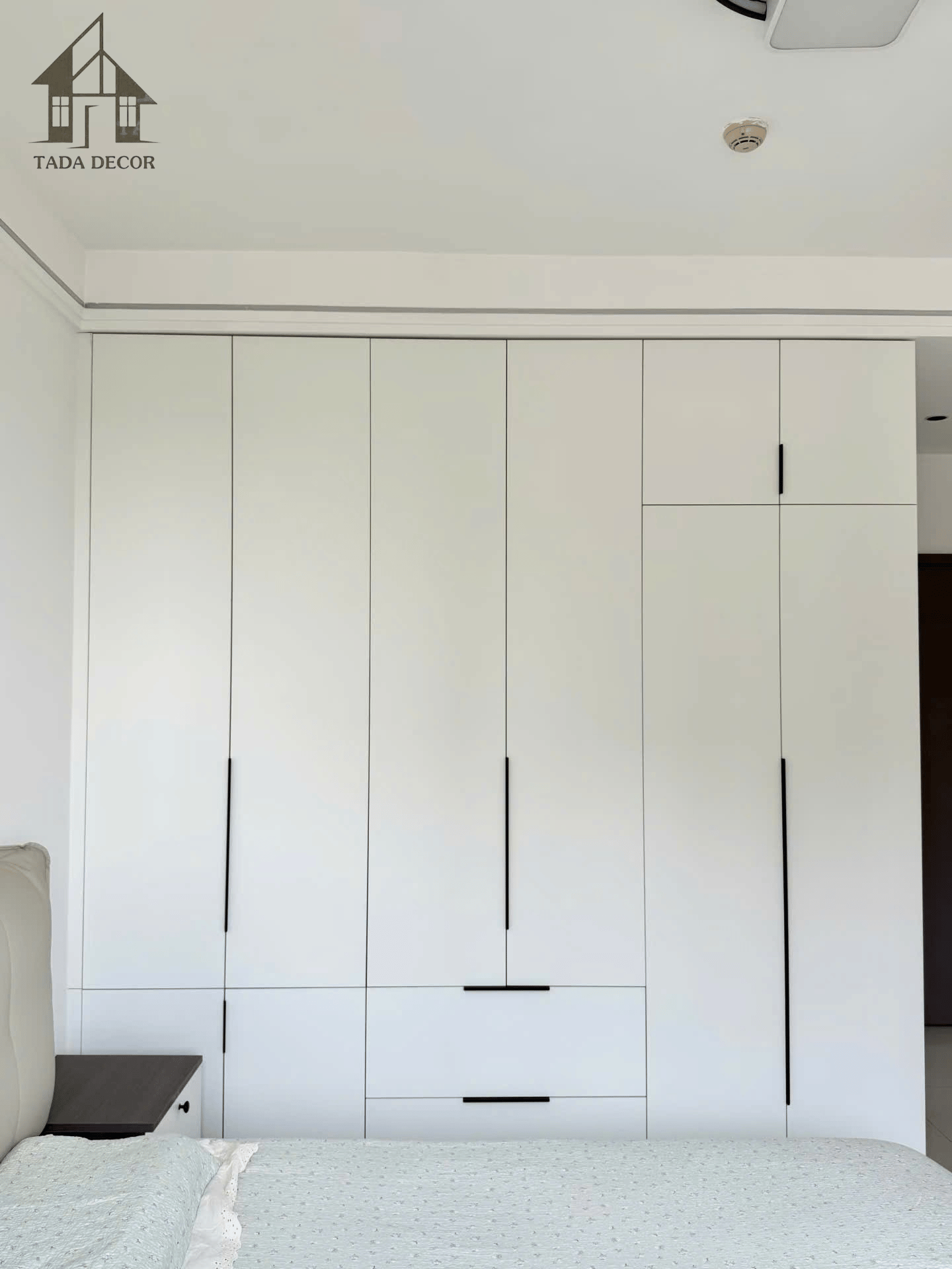 tủ quần áo gỗ mdf kịch trần TADA