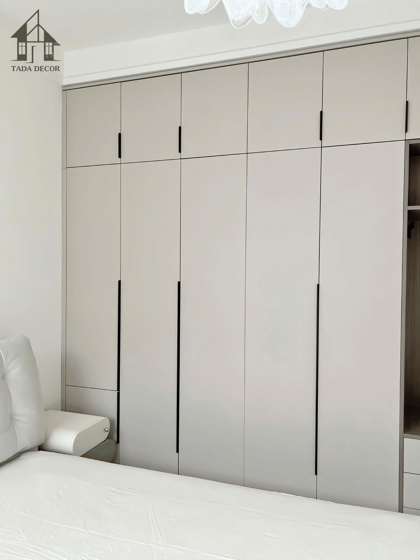 tủ quần áo gỗ mdf kịch trần TADA