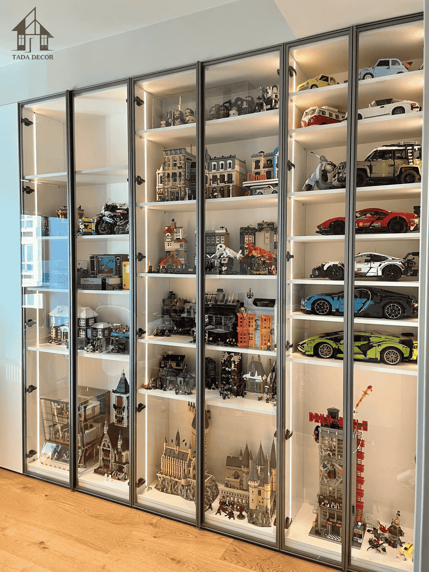 Tủ trưng bày cánh kính có đèn LED