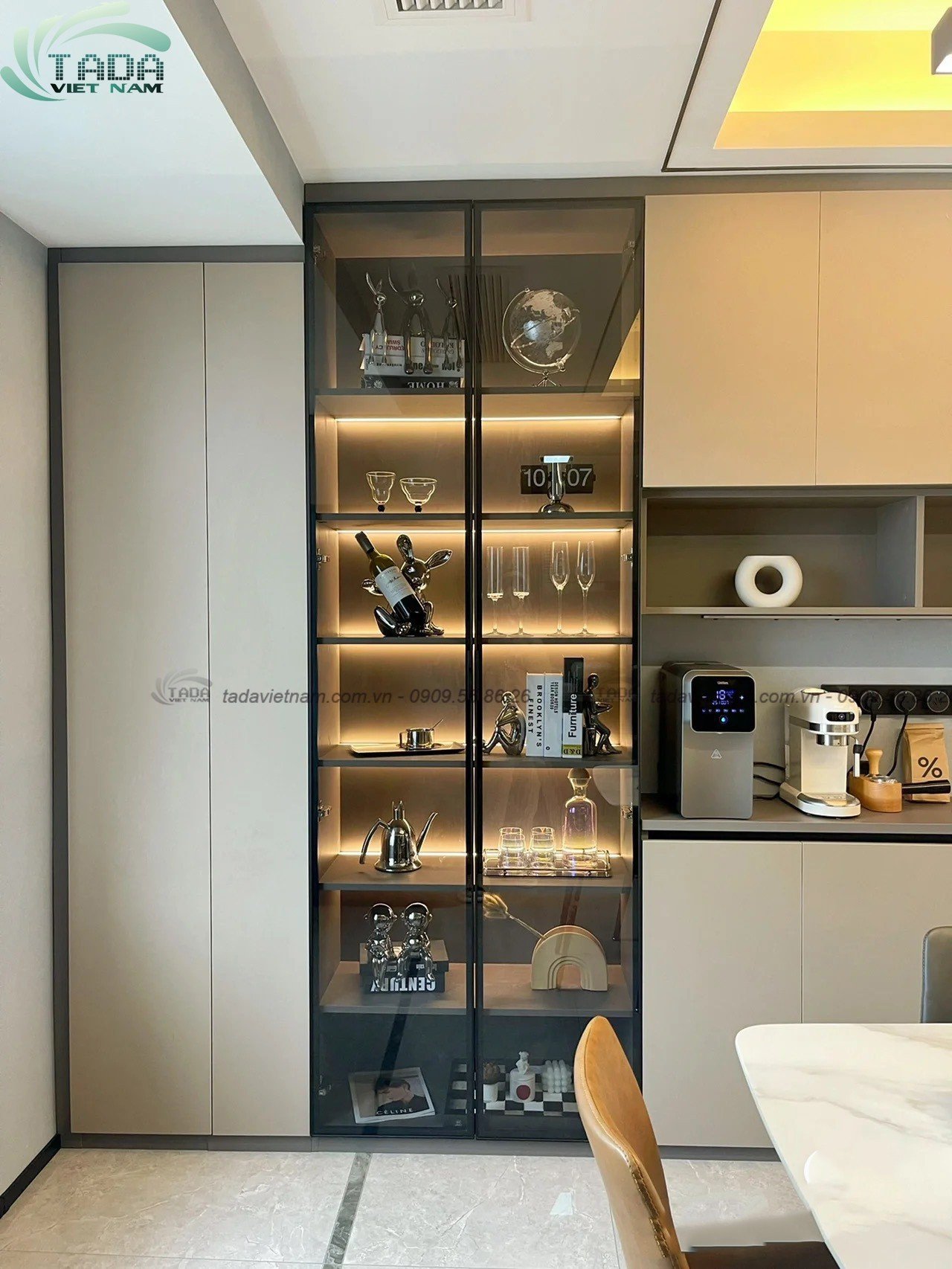 Tủ rượu phòng khách đẹp, hiện đại chất liệu gỗ MDF thương hiệu TADA- TDTR19