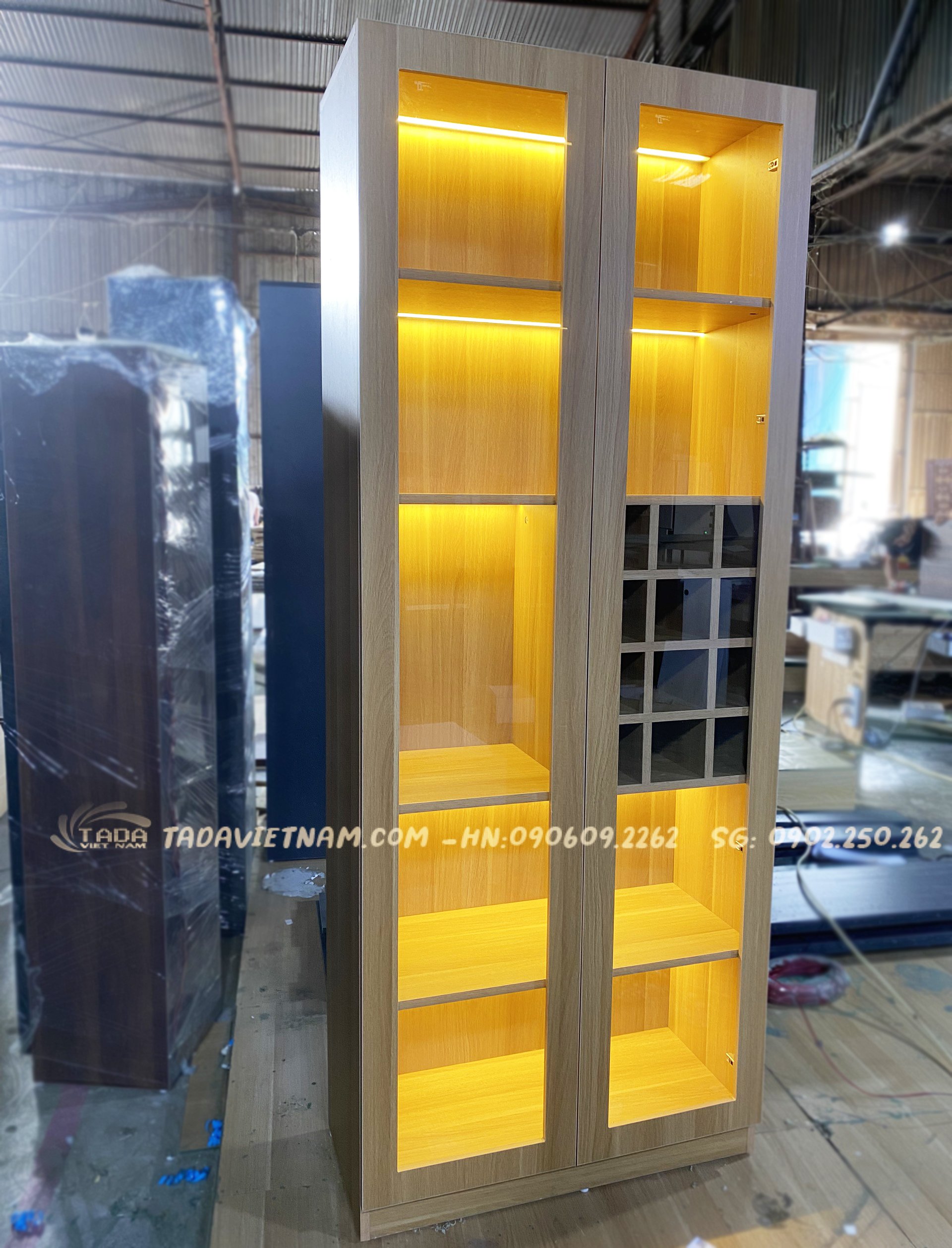 Tủ rượu khung gỗ cánh kính sang trọng chất liệu gỗ MDF thương hiệu TADA- TD16141