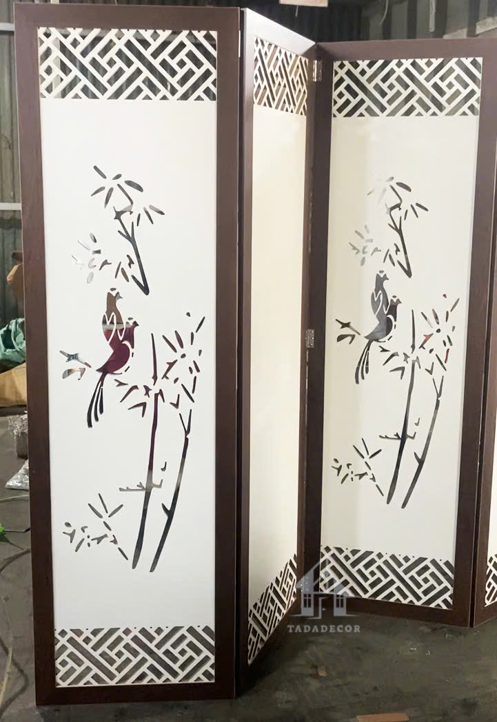 Vách Bình phong ngăn phòng di động hoa văn chim trúc phối màu óc chó mẫu mới 2024- TDVN55