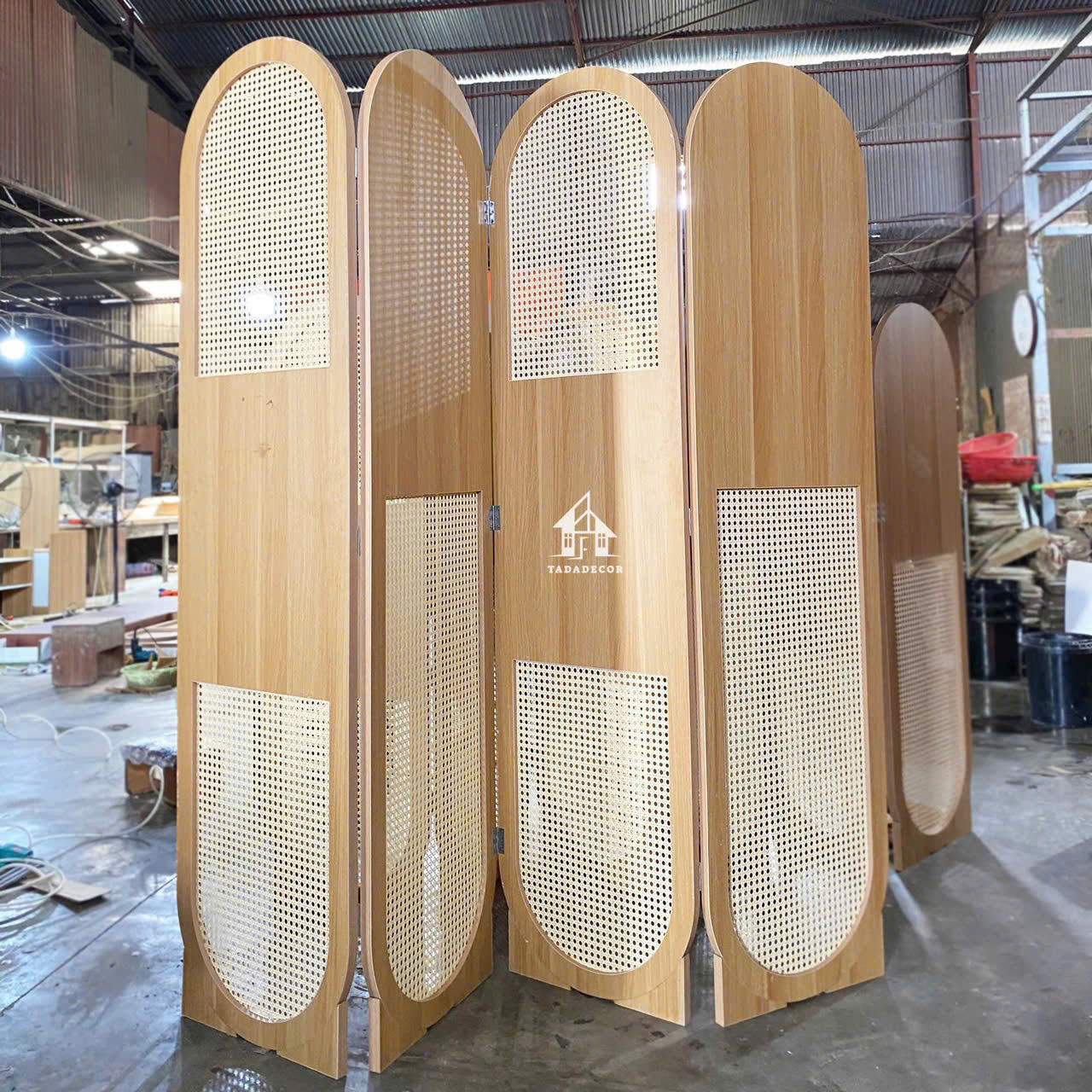 Vách ngăn phòng kết hợp mây mắt cáo dạng vòm cách điệu TADA - TD214