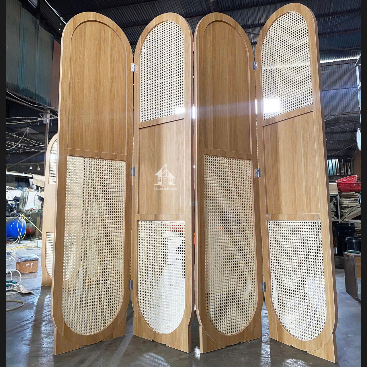 Vách ngăn phòng kết hợp mây mắt cáo dạng vòm cách điệu TADA - TD214