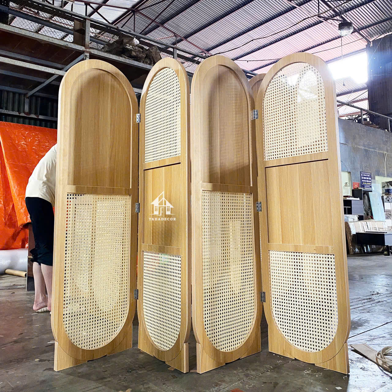 Vách ngăn phòng kết hợp mây mắt cáo dạng vòm cách điệu TADA - TD214