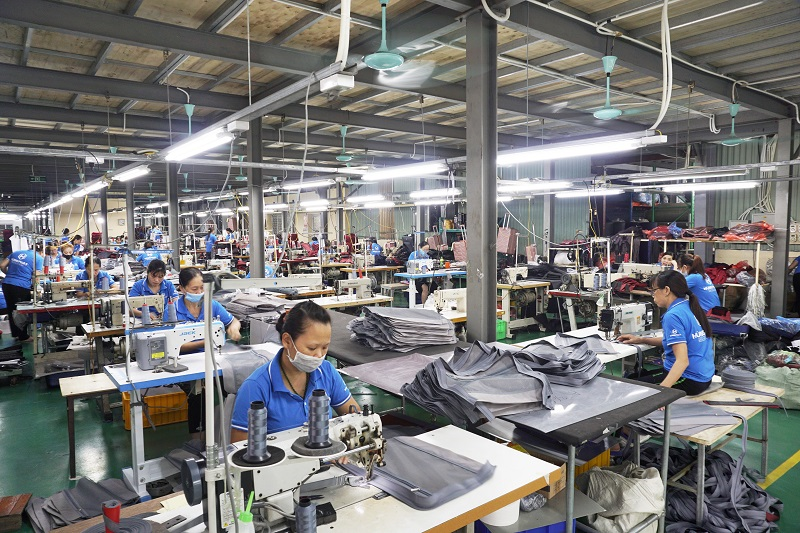 vietnam-soft-luggage-factory-line