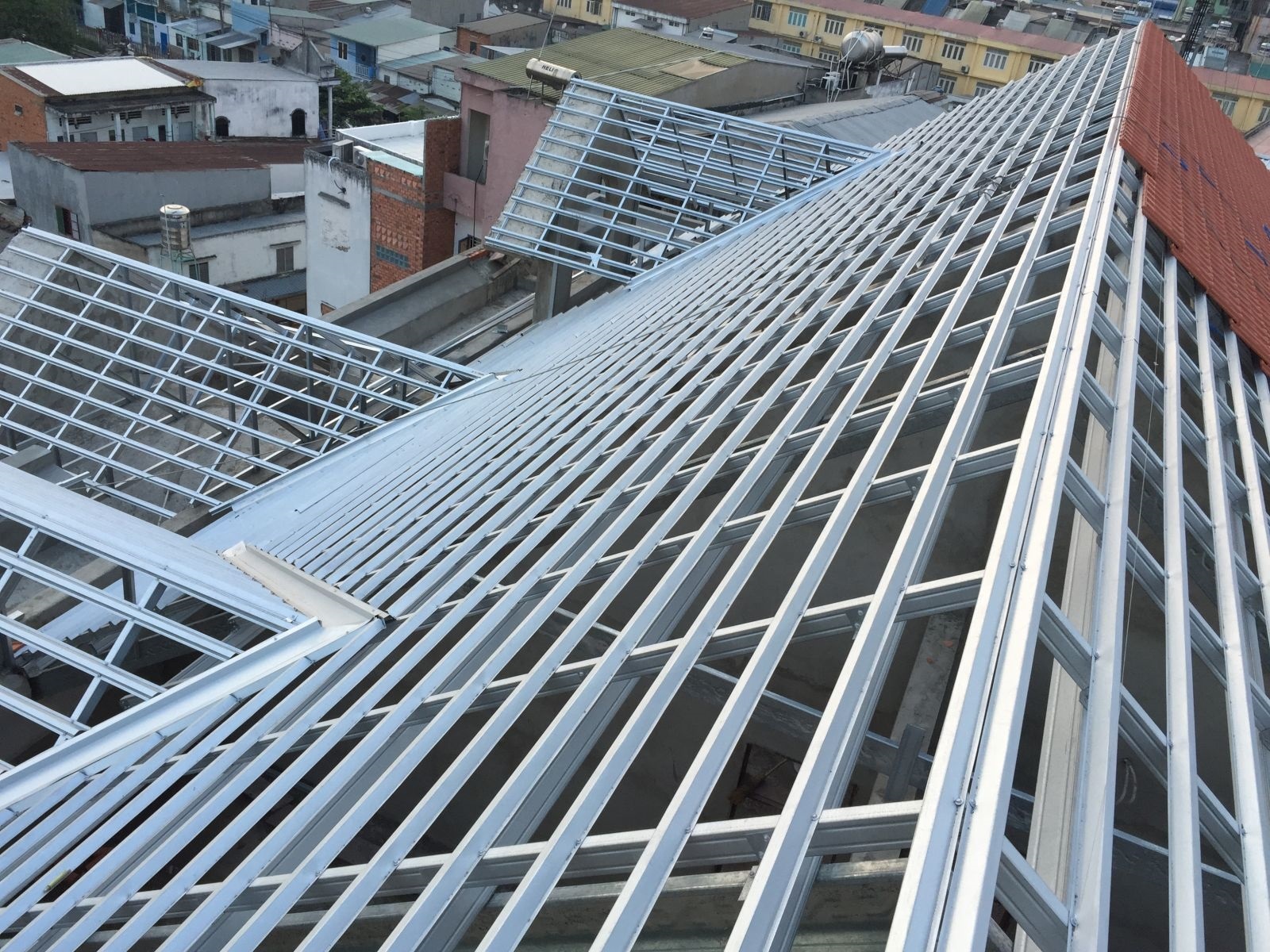 Lợp ngói âm dương mái khung gồ sắt thép