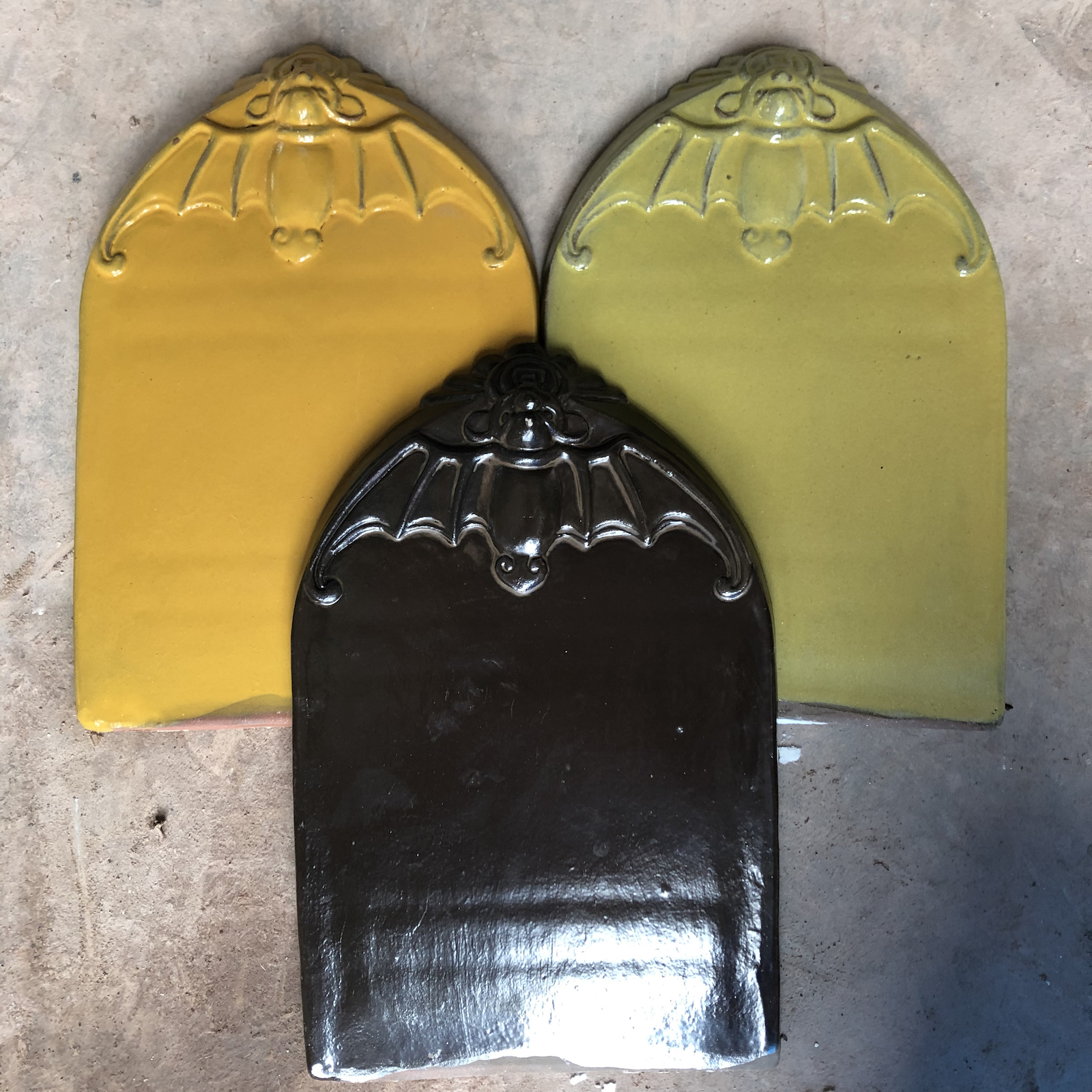 Ngói dơi men vàng cốm