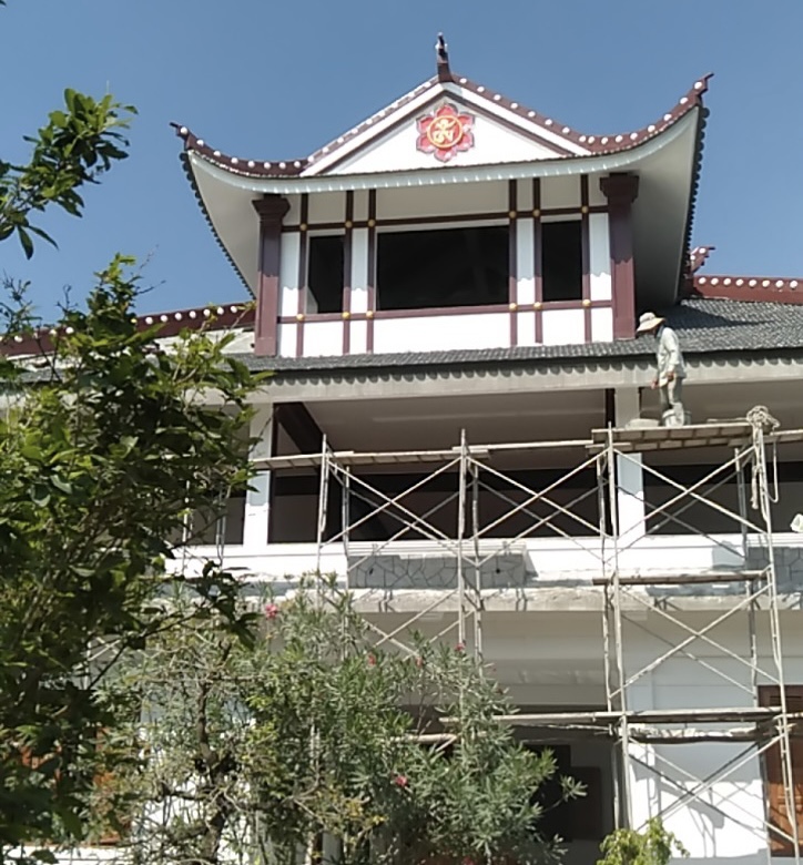 Ngói mũi hài tráng men xanh đồng cổ