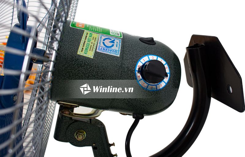 Quạt treo tường công nghiệp Komasu KM-450 IN được trang bị lồng sắt mạ