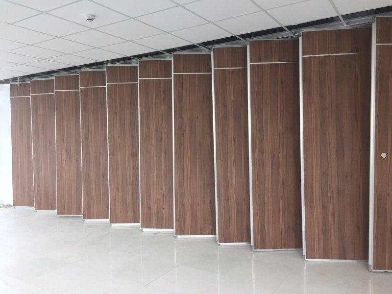 Vách ngăn di động kết hợp bánh xe được sử dụng rộng rãi trong đời sống