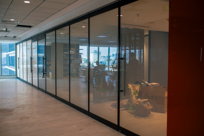 Độ dày kính càng lớn thì khả năng cách âm càng cao