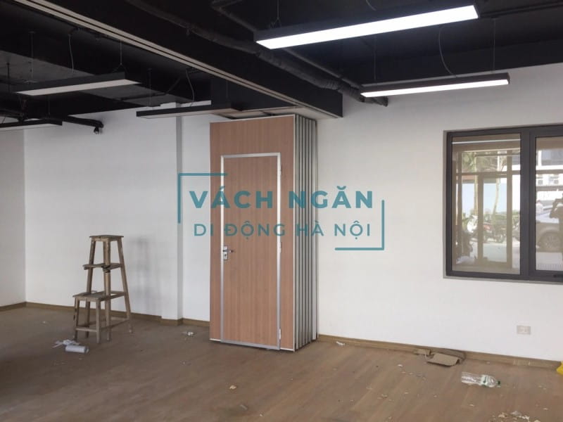 So sánh vách ngăn trượt thông minh và vách ngăn khác