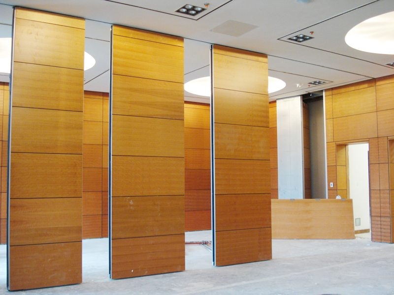 Vách ngăn di động ngăn cách không gian thành những không gian độc lập