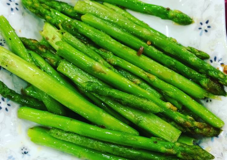 Gốc măng tây loại 6 tháng