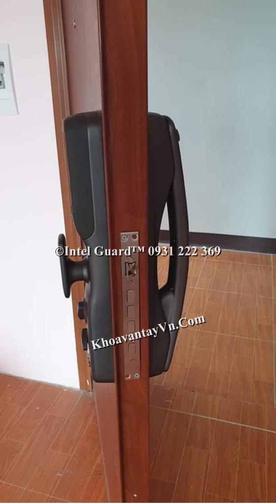Khóa điện tử vân tay tự động toàn phần lắp cho cửa gỗ tại Hồng Bàng Hải Phòng