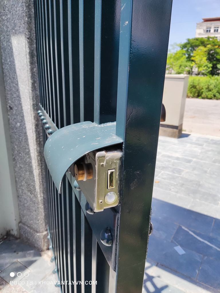 Khóa từ điện tử cổng sắt X1 tại Hải Phòng với thiết kế vân tay 2 mặt phù hợp lắp cho các khu nhà trọ, chung cư