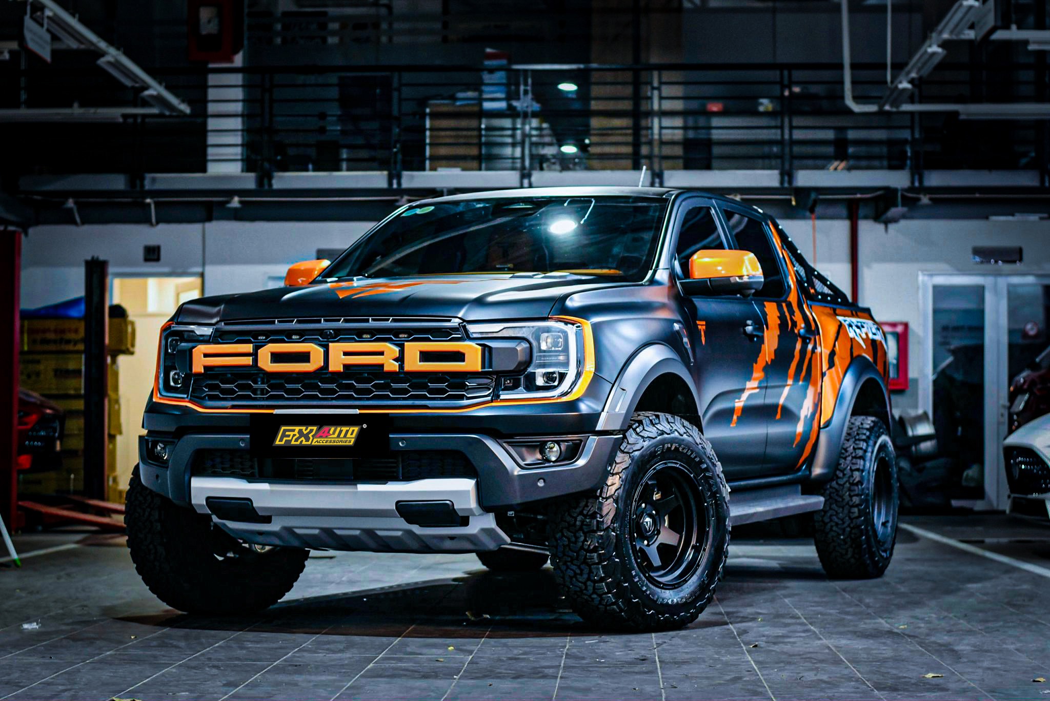 Ford Raptor Next-Gen 2023 thay đổi diện mạo toàn diện