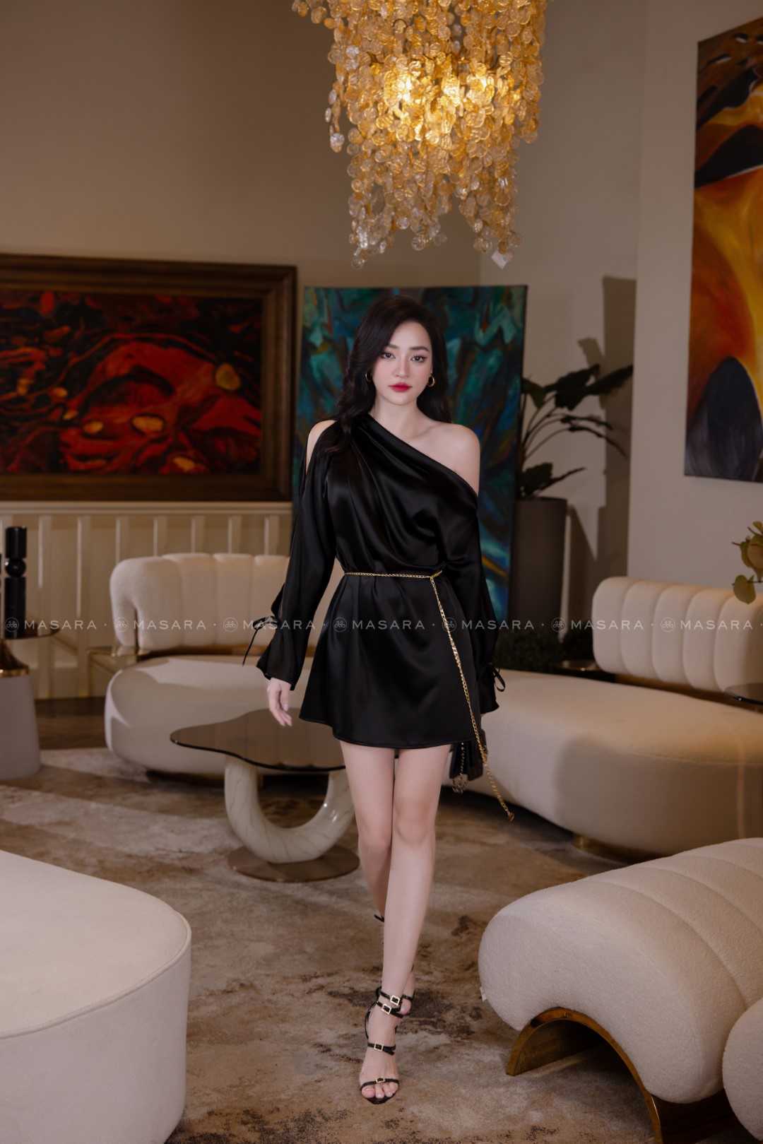 ĐẦM LỆCH VAI SA CHÂU ĐEN + BELT XÍCH