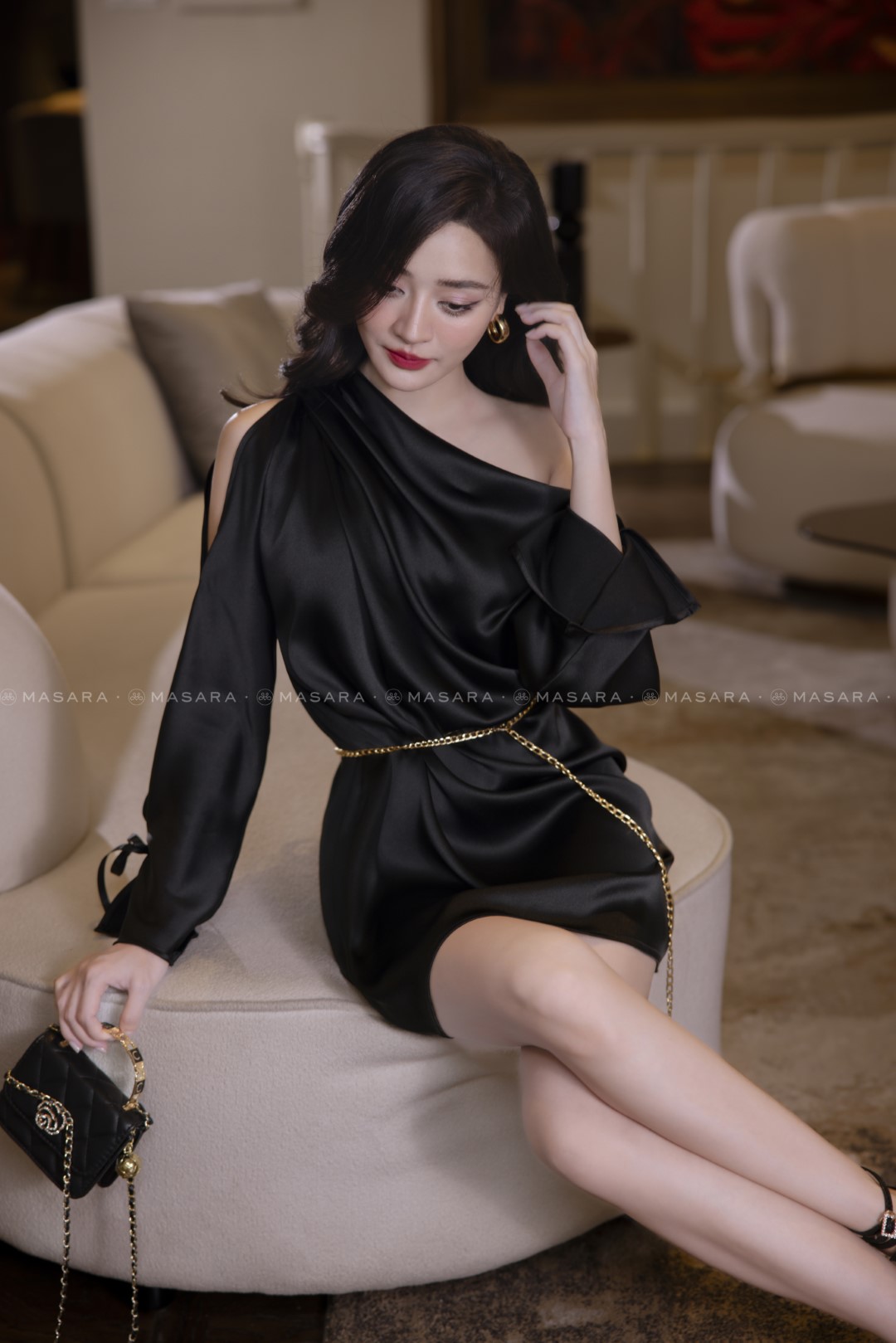 ĐẦM LỆCH VAI SA CHÂU ĐEN + BELT XÍCH