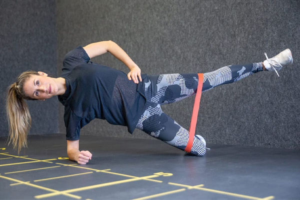 Bài tập Plank side nâng chân