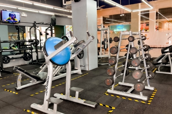 Trang thiết bị phòng tập quyết định chi phí tập gym