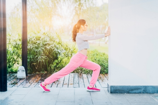 Bài tập gym tăng vòng 1 cho nữ - Chống tay vào tường