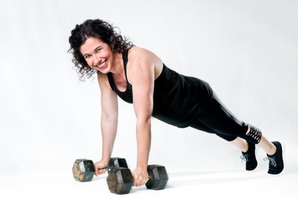 Plank với tạ Dumbbell