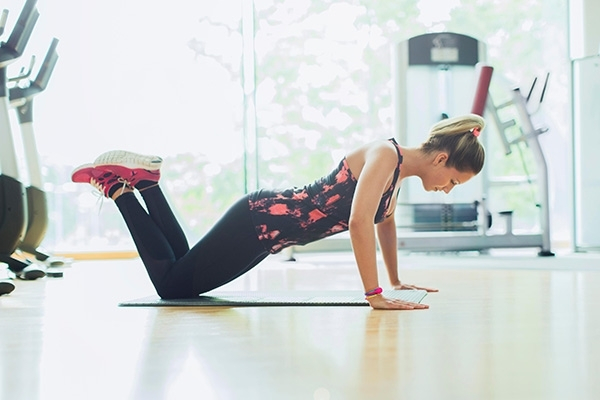 Triceps Push Up Knee Touch