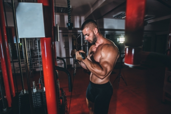 Đứng kéo dây cap