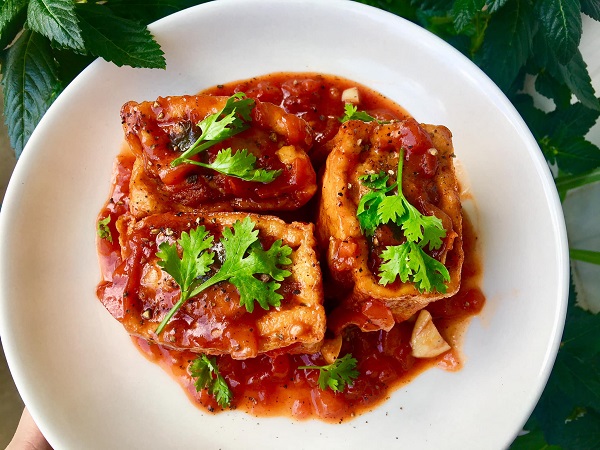 Đậu phụ dồn thịt sốt cay