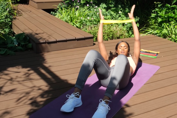 Tập bụng với dây kháng lực - Penguin Crunch