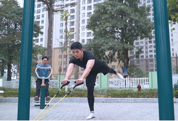 Tập chân với dây kháng lực Single leg deadlift