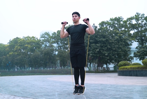 Tập chân với dây kháng lực Calf press