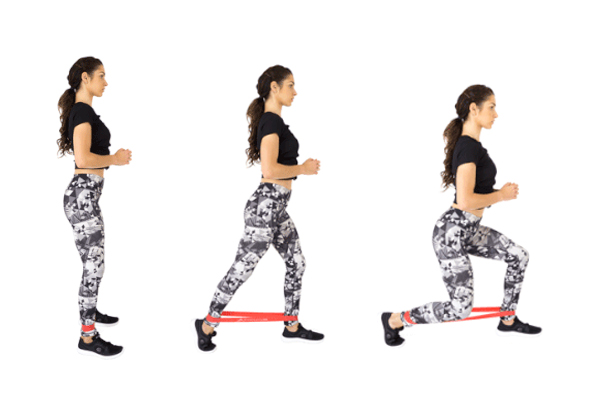 JUMPING SPLIT SQUATS WITH A RESISTANCE BAND