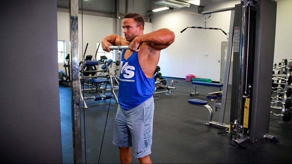 Bài tập kéo cáp Cable Upright Row