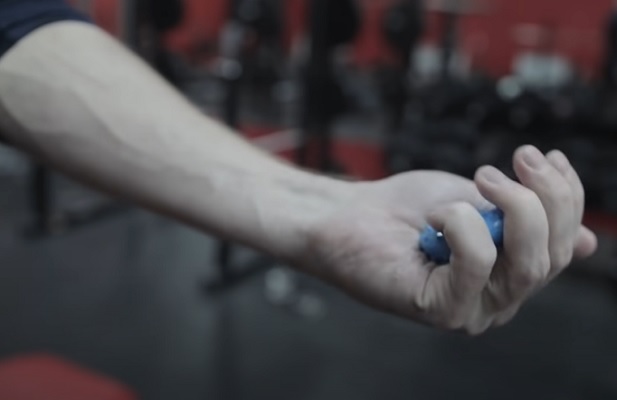 Bài tập tăng lực tay bóp bóng cứng