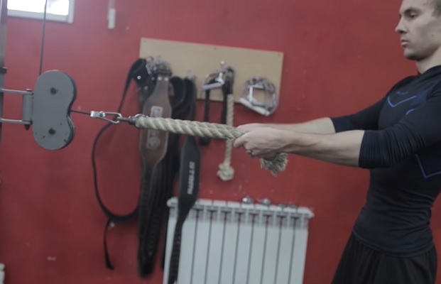 Tập tay với động tác kéo