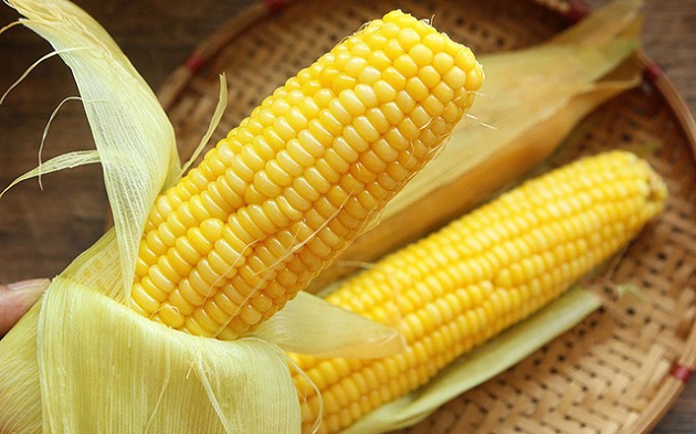 Bổ sung 1 bắp luộc vào buổi sáng