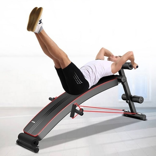 Bài tập đá cao chân trên ghế cong