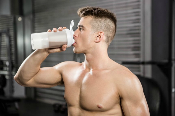 Nên uống 1 cốc Whey sau tập để phục hồi cơ