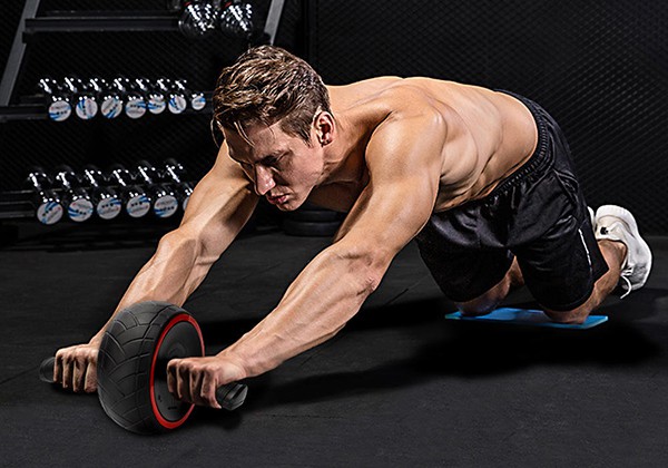 Tập bụng với con lăn